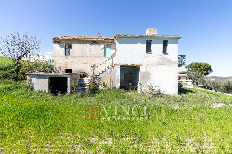 Casale Maliscia vista mare