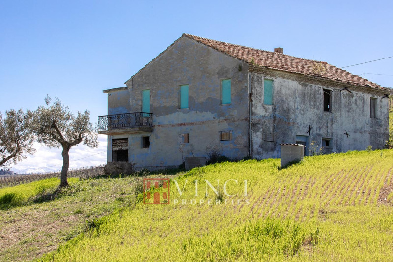 Casale Maliscia vista mare