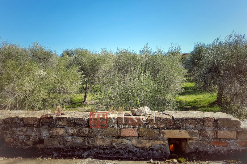 Casale da ristrutturare a Castorano, Marche