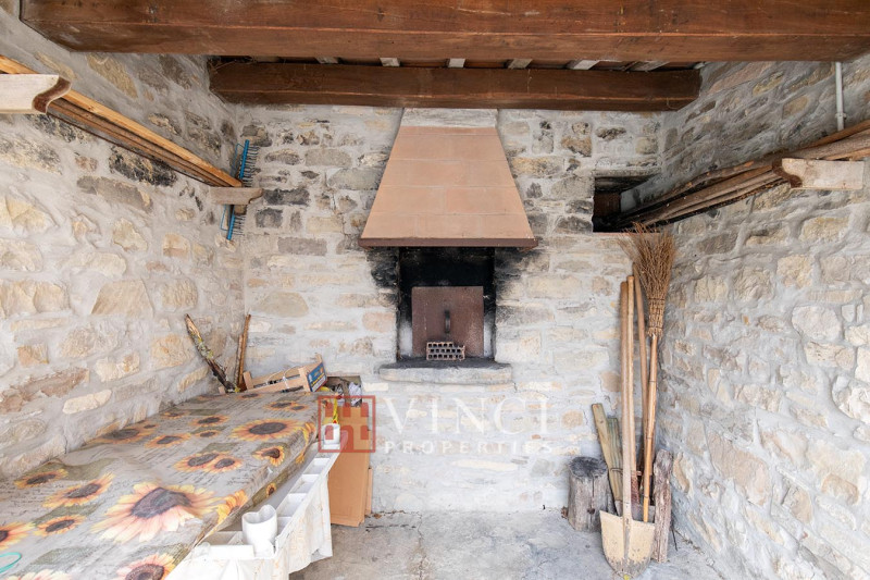 Agriturismo con terreno e capannoni a Maiolo