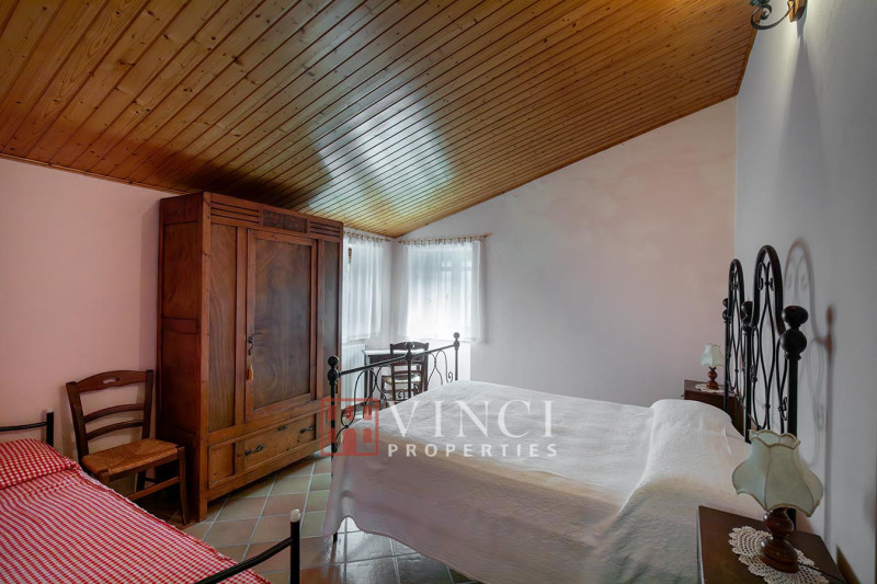 Agriturismo con terreno e capannoni a Maiolo