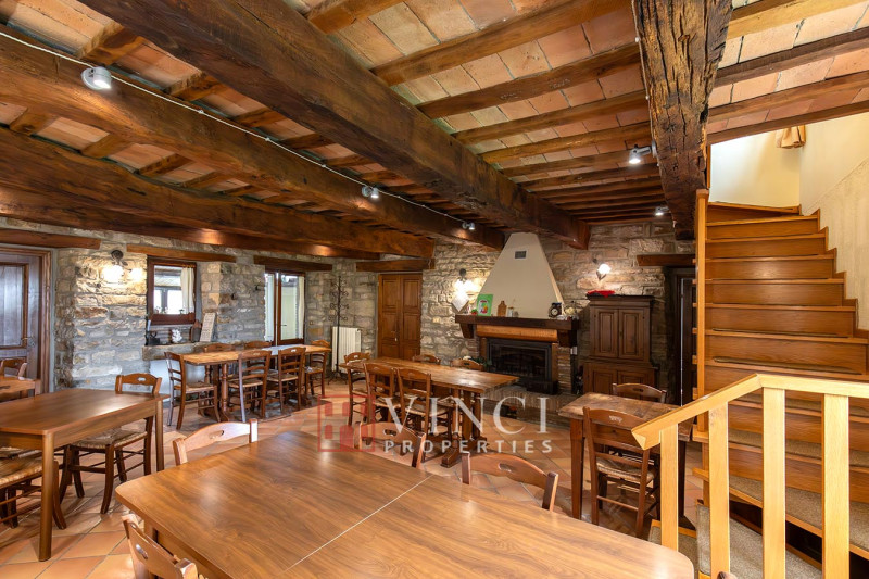 Agriturismo con terreno e capannoni a Maiolo