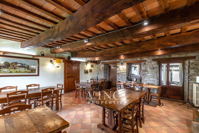 Agriturismo con terreno e capannoni a Maiolo