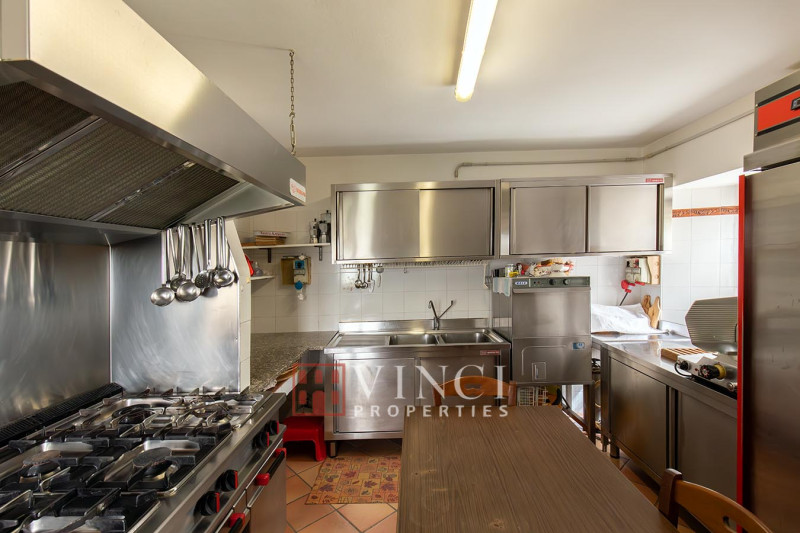 Agriturismo con terreno e capannoni a Maiolo