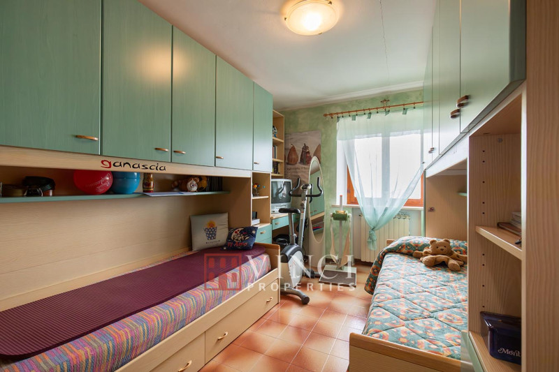 Agriturismo con terreno e capannoni a Maiolo