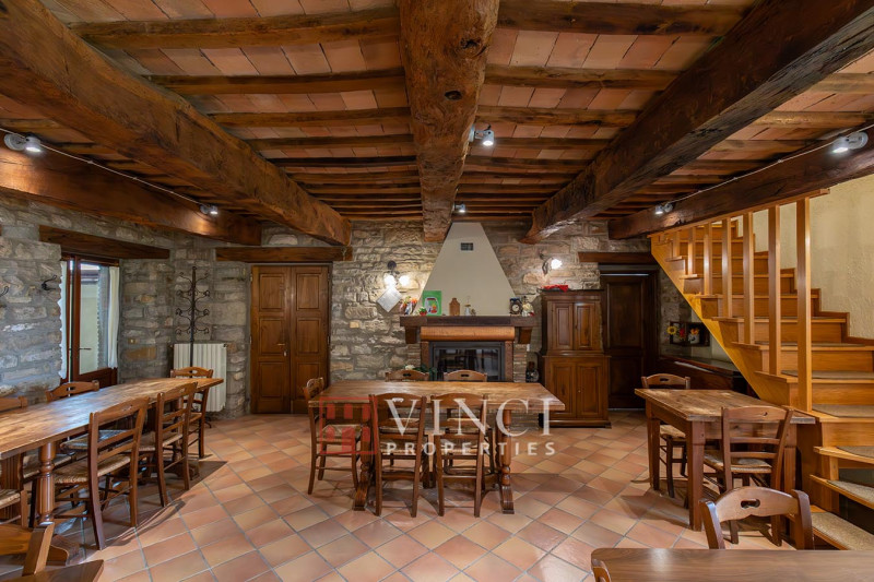 Agriturismo con terreno e capannoni a Maiolo