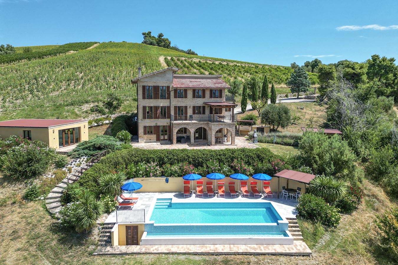 ***UNDER OFFER*** Casale Vista Infinita