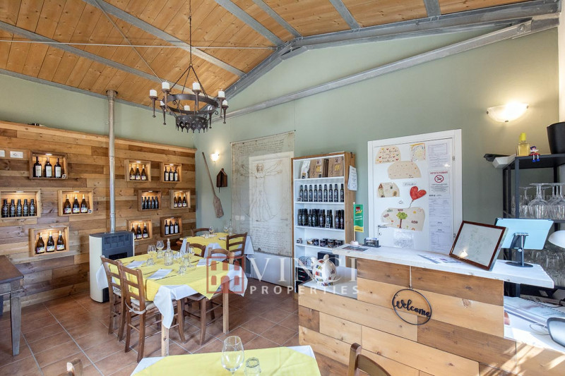 Agriturismo di successo con agricampeggio, ristorante e prodotti biologici