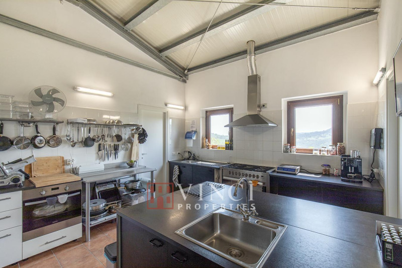 Agriturismo di successo con agricampeggio, ristorante e prodotti biologici