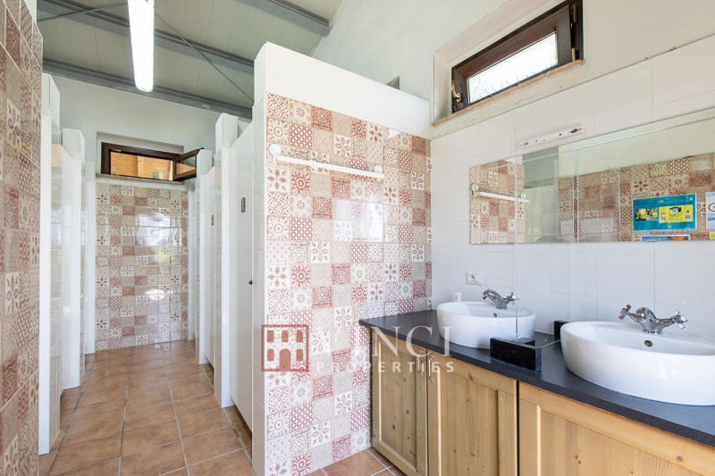 Agriturismo di successo con agricampeggio, ristorante e prodotti biologici