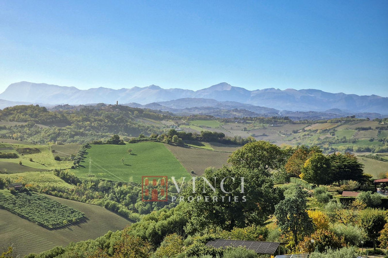 Casale Monterubbiano Sibillini view