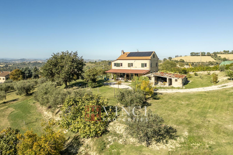 Casale Monterubbiano Sibillini view