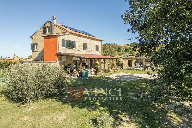 Casale Monterubbiano Sibillini view