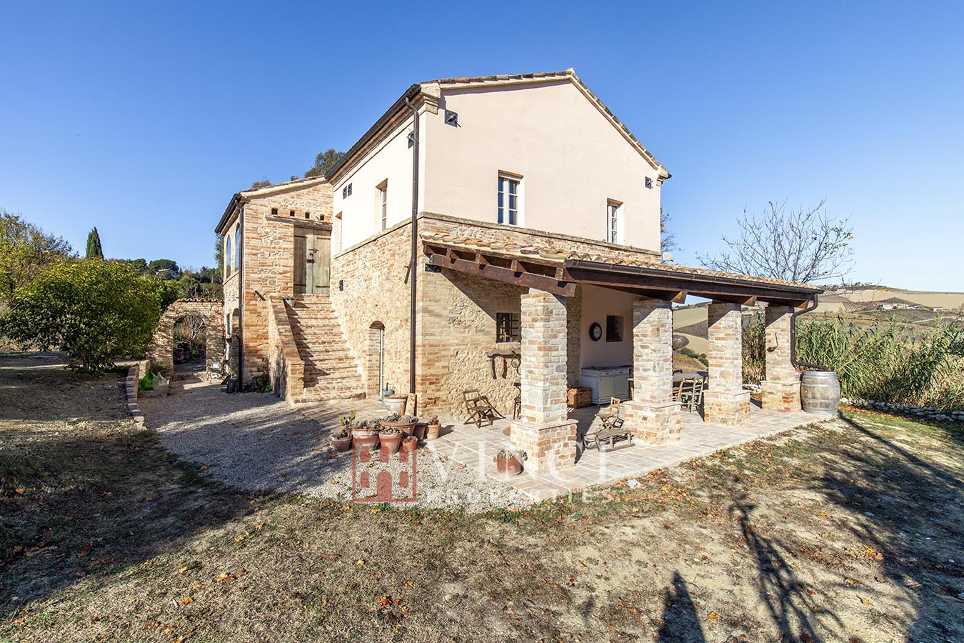 Casale Antico e Moderno