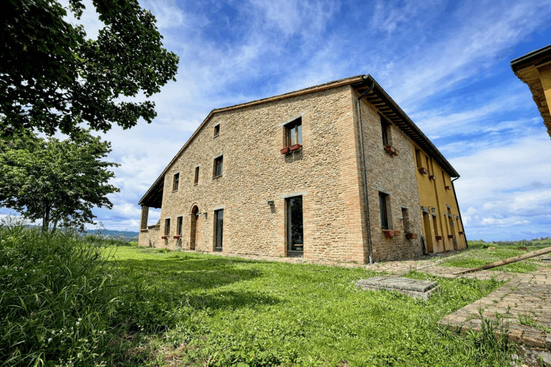 Casale/struttura ricettiva ristrutturato in vendita nelle Marche. PREZZO RIBASSATO