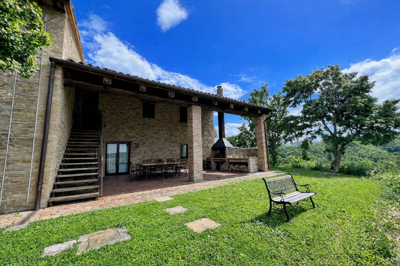 Casale/struttura ricettiva ristrutturato in vendita nelle Marche. PREZZO RIBASSATO