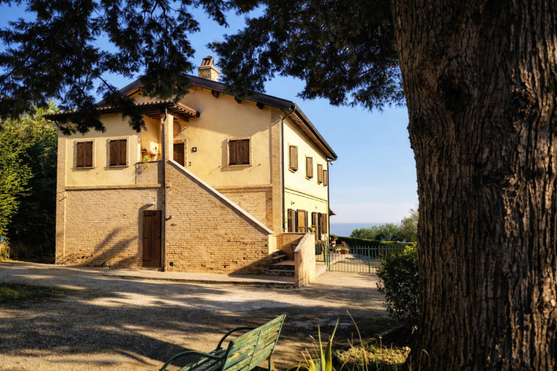 Appartamento in casale vista mare