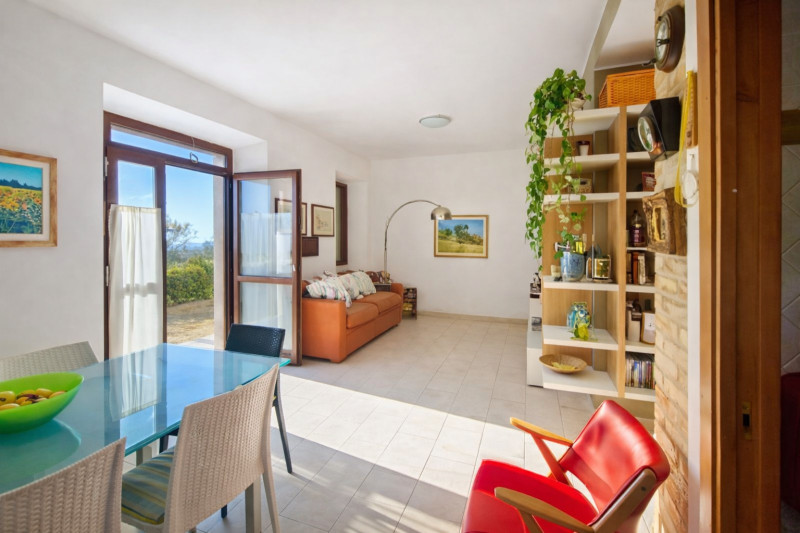 Appartamento in casale vista mare